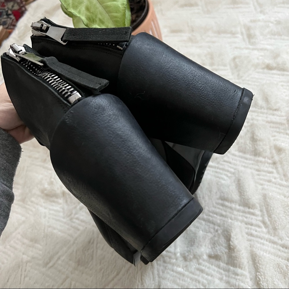 John Fluevog prepare Axe Black Leather Slit Open-Toe Platform Sandals size 9 - Picture 9 of 14